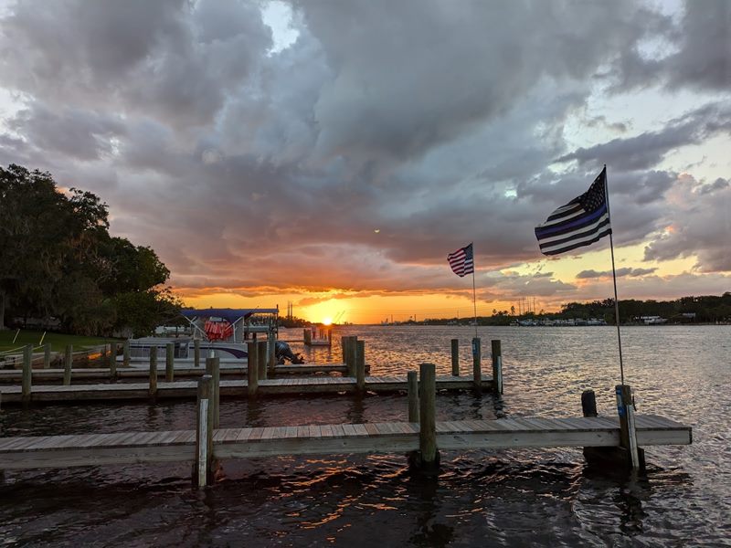 Jerry's Dockside Bar & Grill exterior
