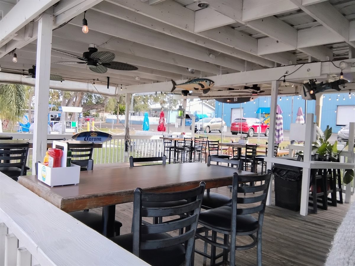 Jerry's Dockside Bar & Grill